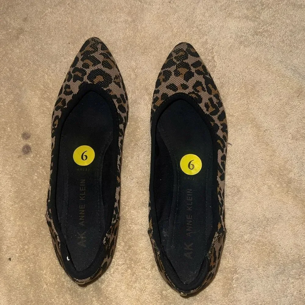 AK Anne Klein Animal Print Flat Shoes Size 9